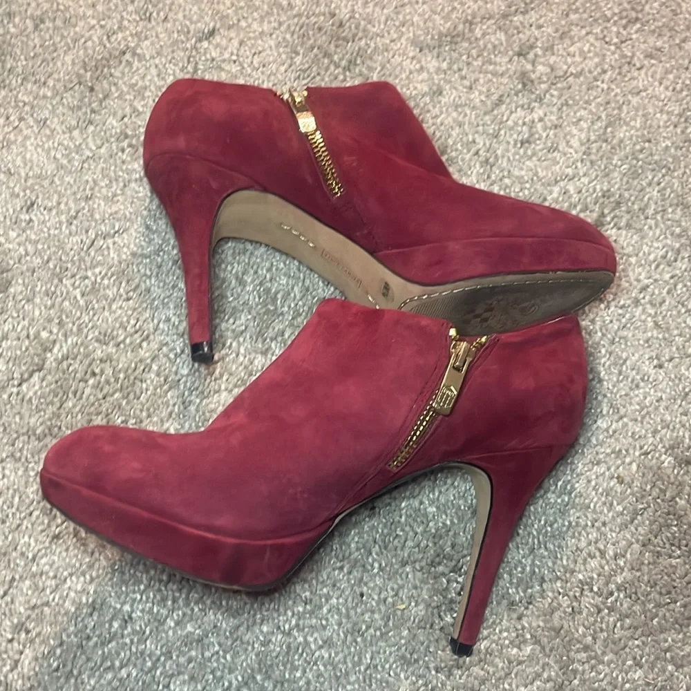 Vince Camuto red suede bootie heels size 6